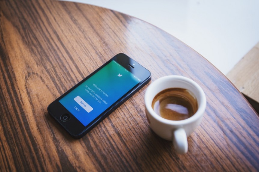 social media marketing twitter social media coffee phone wooden table